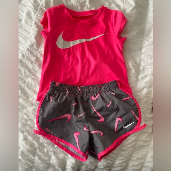 Girls Size 2 Nike sets for toddler girls (4 sets) - Picture 3 of 4